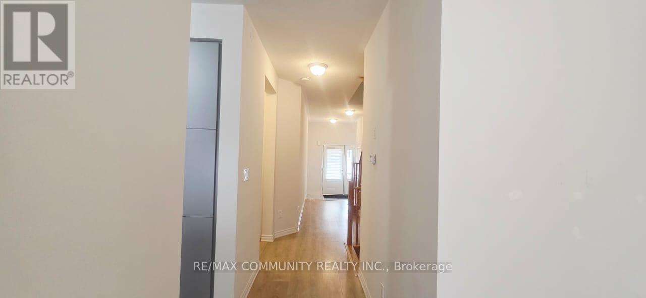 136 Sapphire Way, Thorold, Ontario  L2V 0B8 - Photo 2 - X12963290