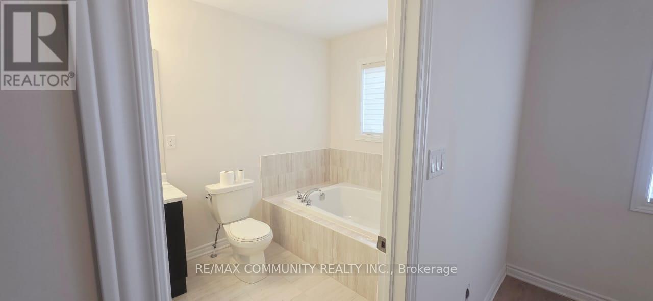 136 Sapphire Way, Thorold, Ontario  L2V 0B8 - Photo 13 - X12963290