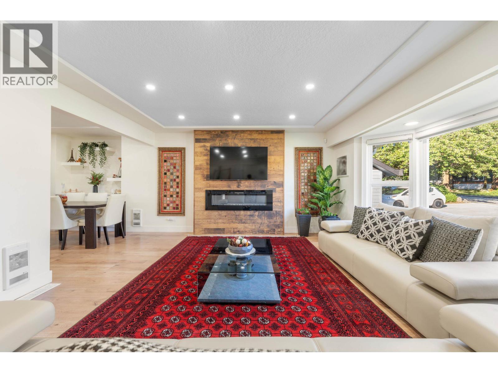 8649 11th Avenue, Burnaby, British Columbia  V3N 2P9 - Photo 2 - R3107740