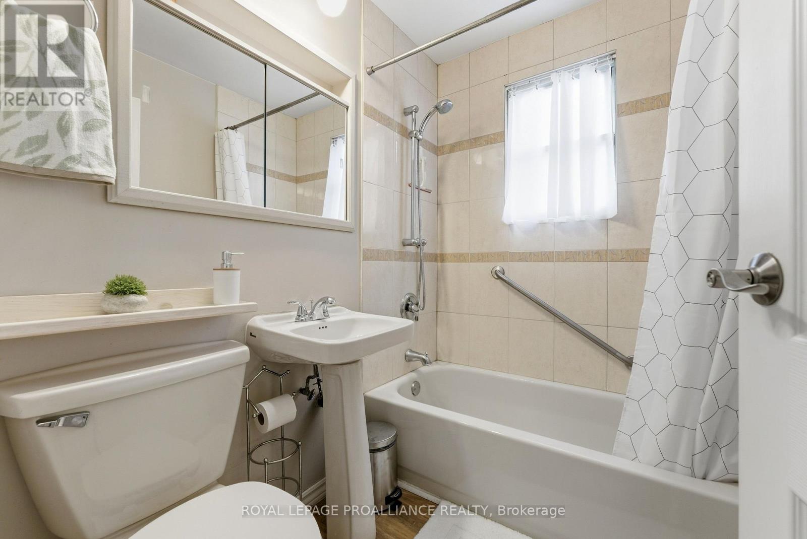 23 Guelph Street, Quinte West, Ontario  K8V 4G2 - Photo 14 - X12967572