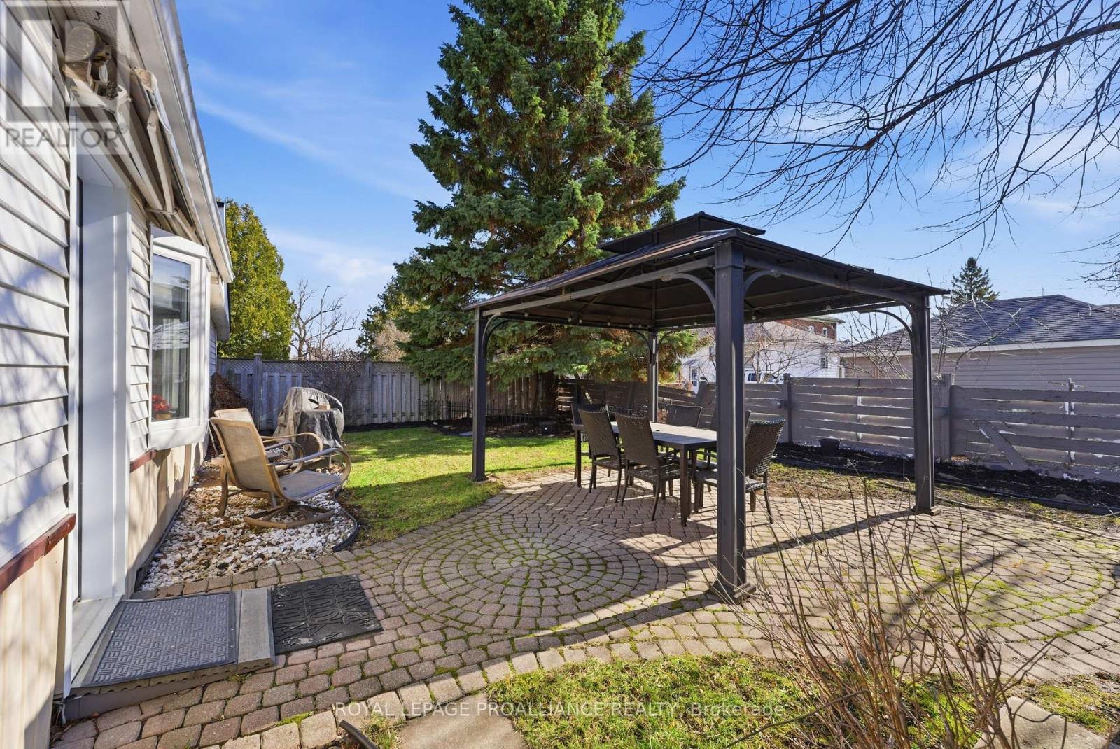 23 Guelph Street, Quinte West, Ontario  K8V 4G2 - Photo 20 - X12967572