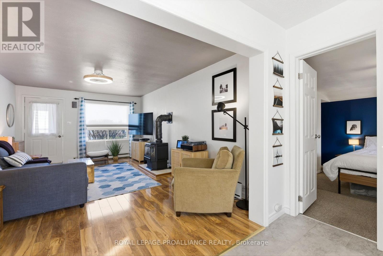 23 Guelph Street, Quinte West, Ontario  K8V 4G2 - Photo 6 - X12967572