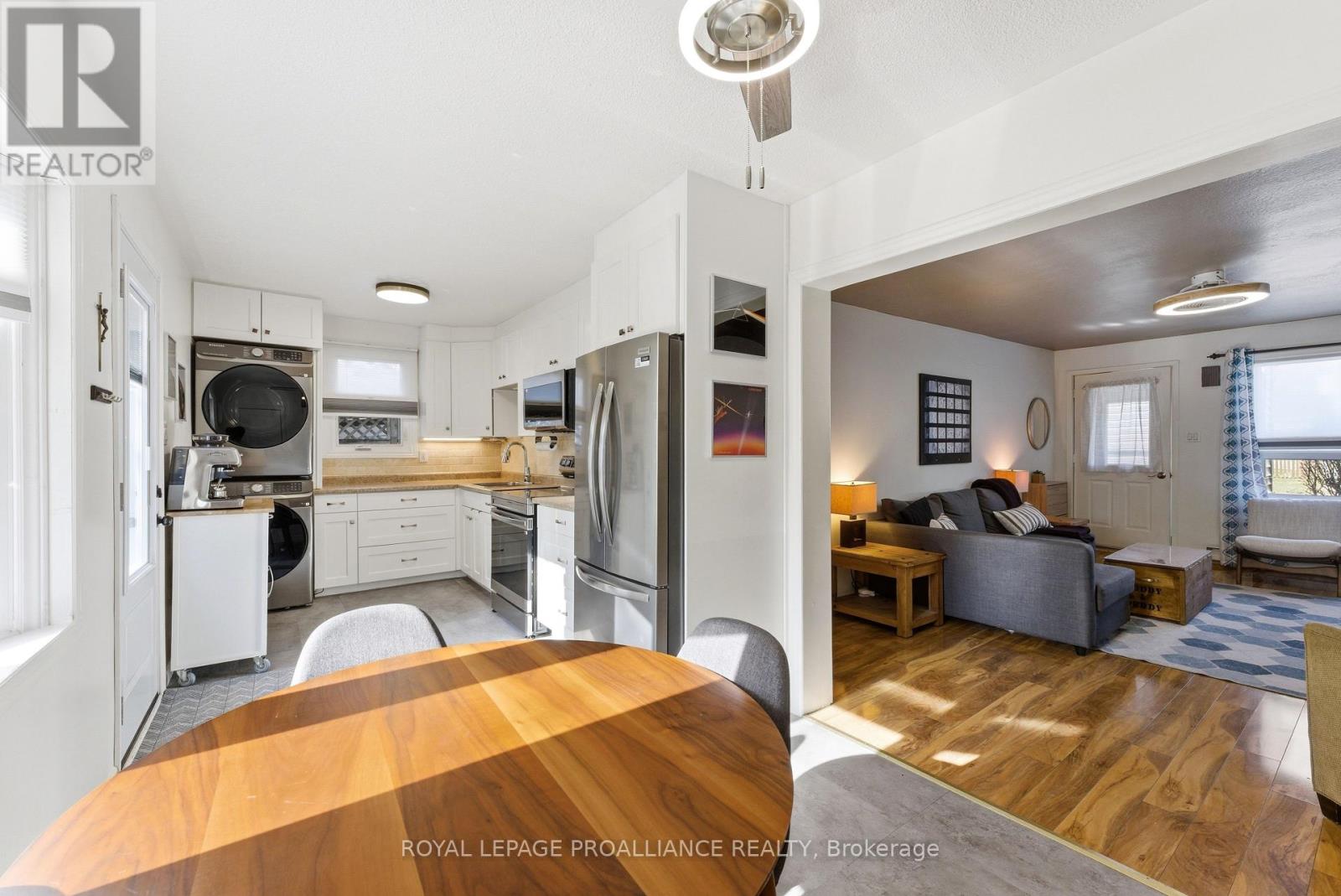 23 Guelph Street, Quinte West, Ontario  K8V 4G2 - Photo 8 - X12967572