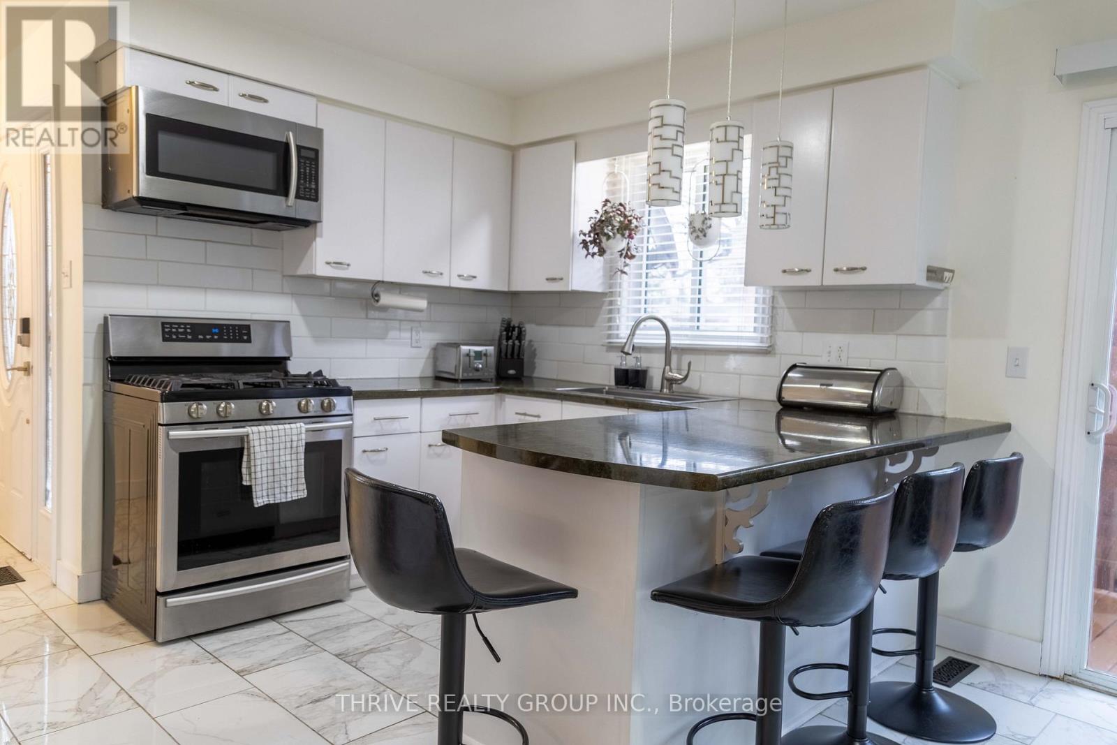 180 Clara Crescent, London South, Ontario  N6E 3H2 - Photo 6 - X12967490