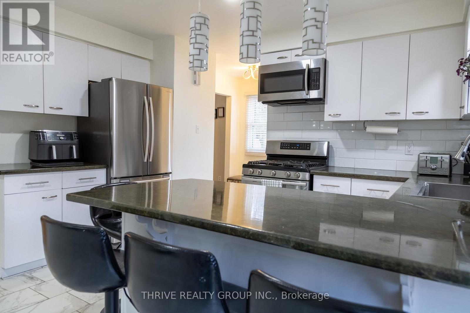 180 Clara Crescent, London South, Ontario  N6E 3H2 - Photo 8 - X12967490