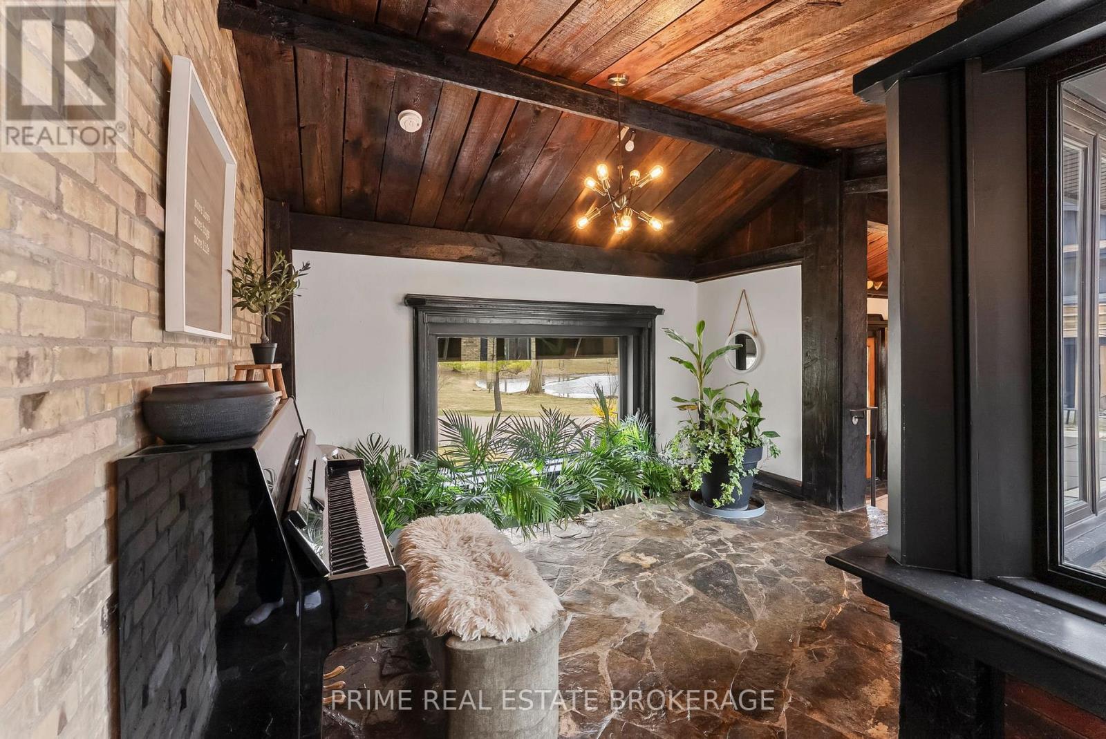 10096 Charlton Drive, Middlesex Centre, Ontario  N0M 1P0 - Photo 6 - X12967498