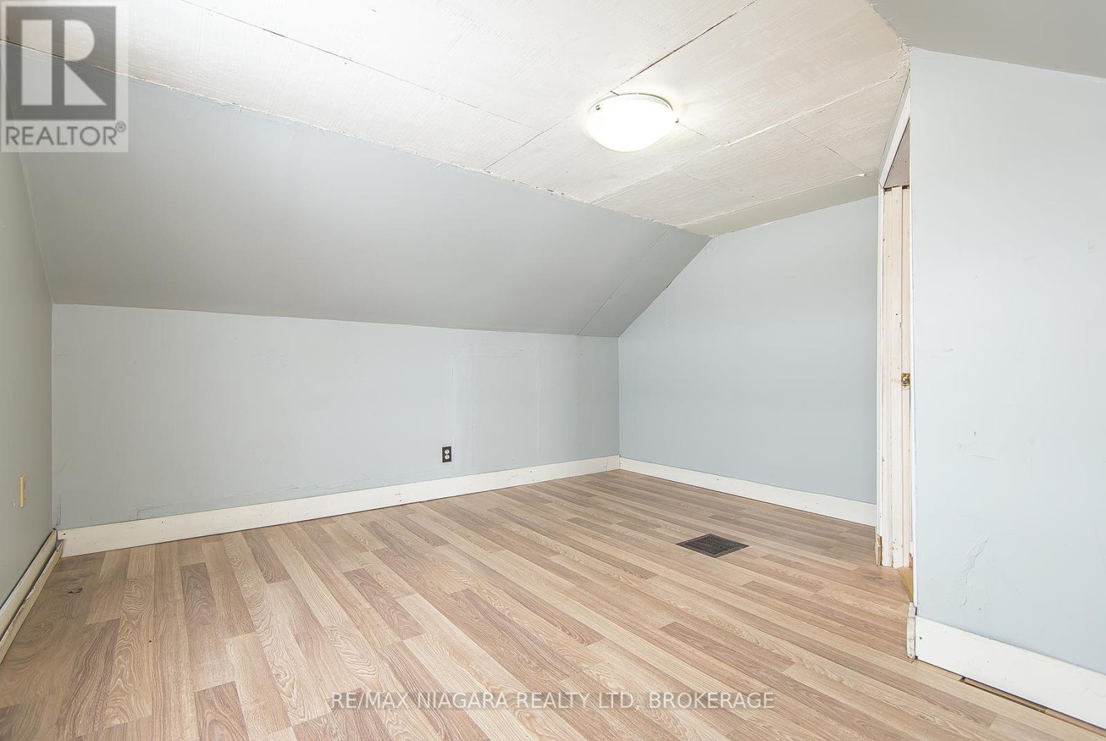 567 Killaly Street, Port Colborne, Ontario  L3K 2J8 - Photo 17 - X12771662