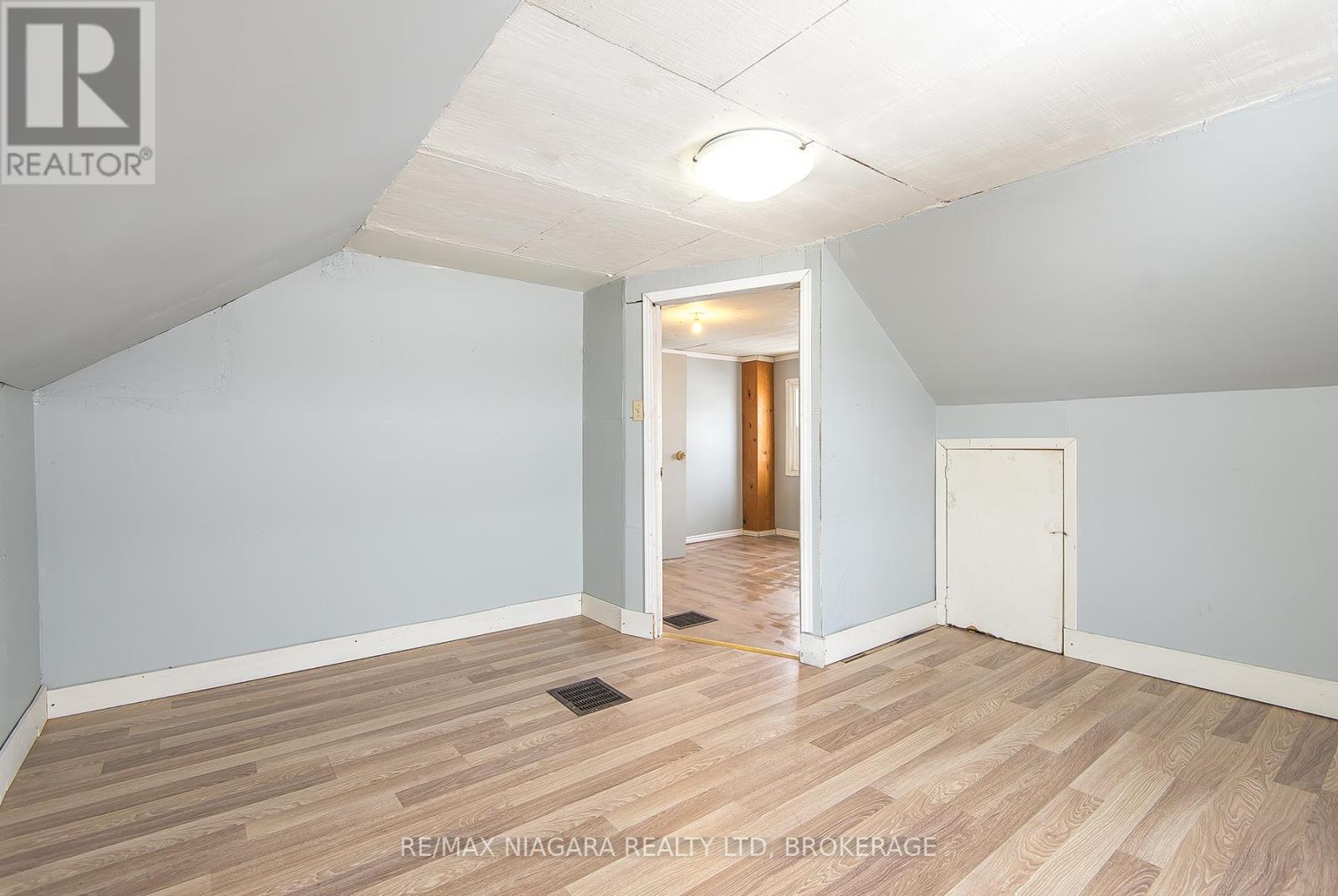 567 Killaly Street, Port Colborne, Ontario  L3K 2J8 - Photo 16 - X12771662