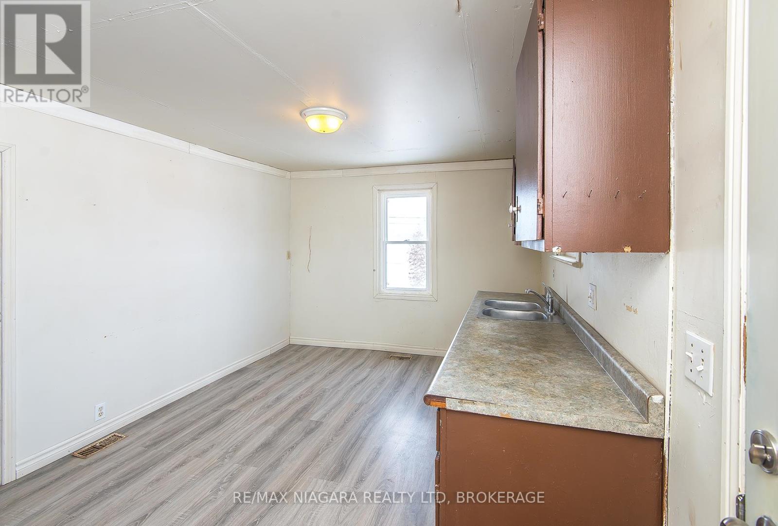 567 Killaly Street, Port Colborne, Ontario  L3K 2J8 - Photo 6 - X12771662