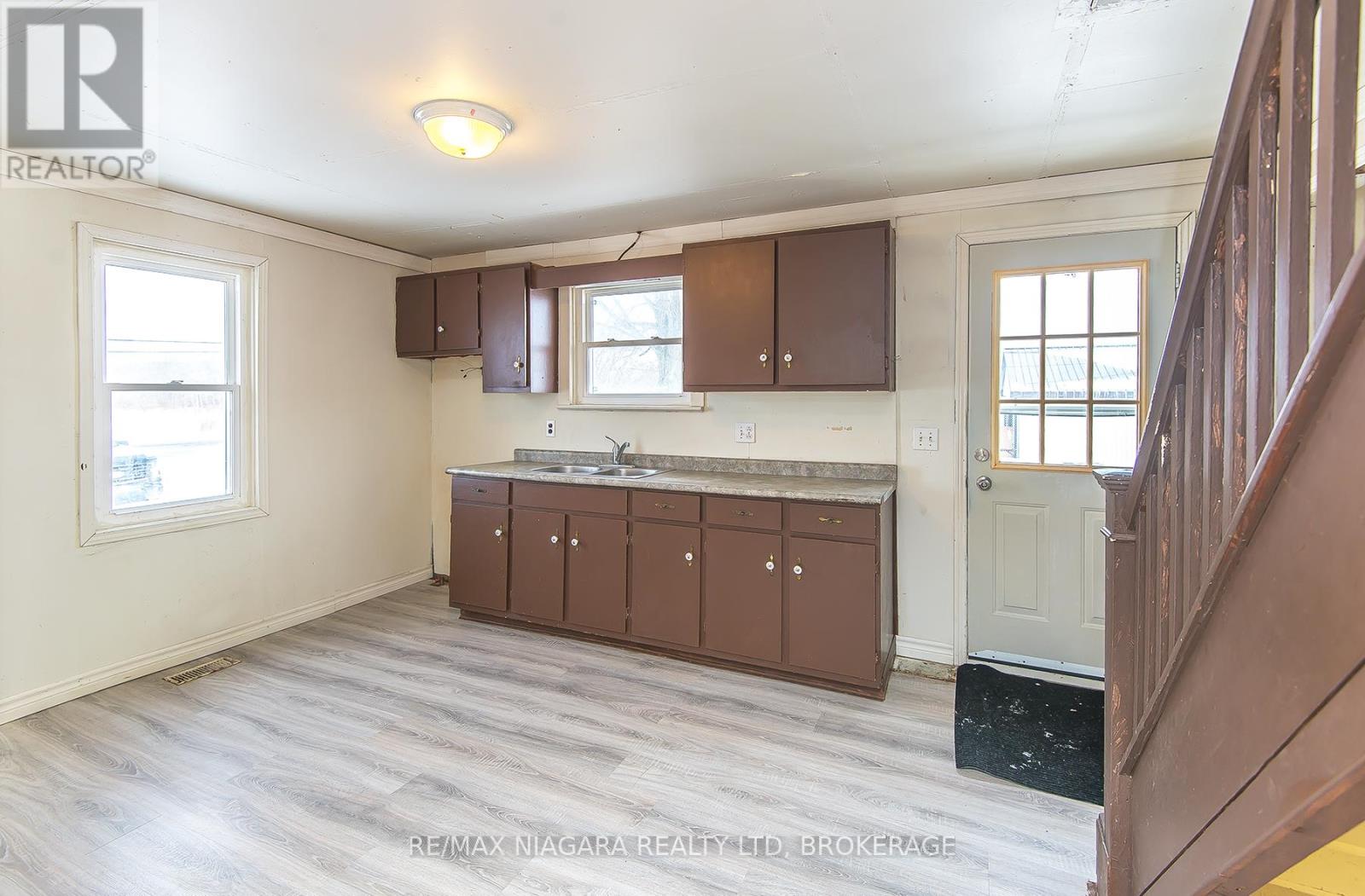 567 Killaly Street, Port Colborne, Ontario  L3K 2J8 - Photo 8 - X12771662