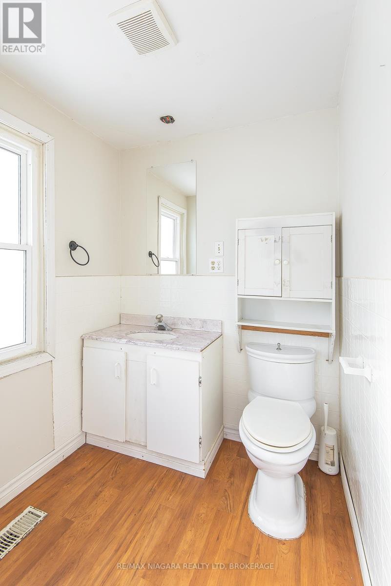 567 Killaly Street, Port Colborne, Ontario  L3K 2J8 - Photo 9 - X12771662