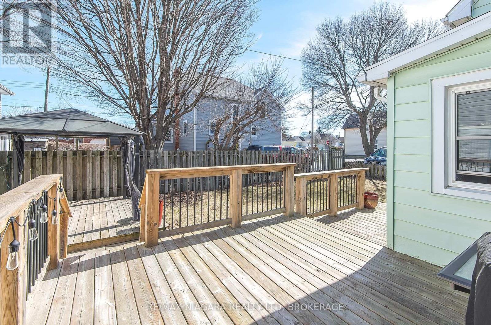 9 Beech Street, Port Colborne, Ontario  L3K 3N7 - Photo 9 - X12870192