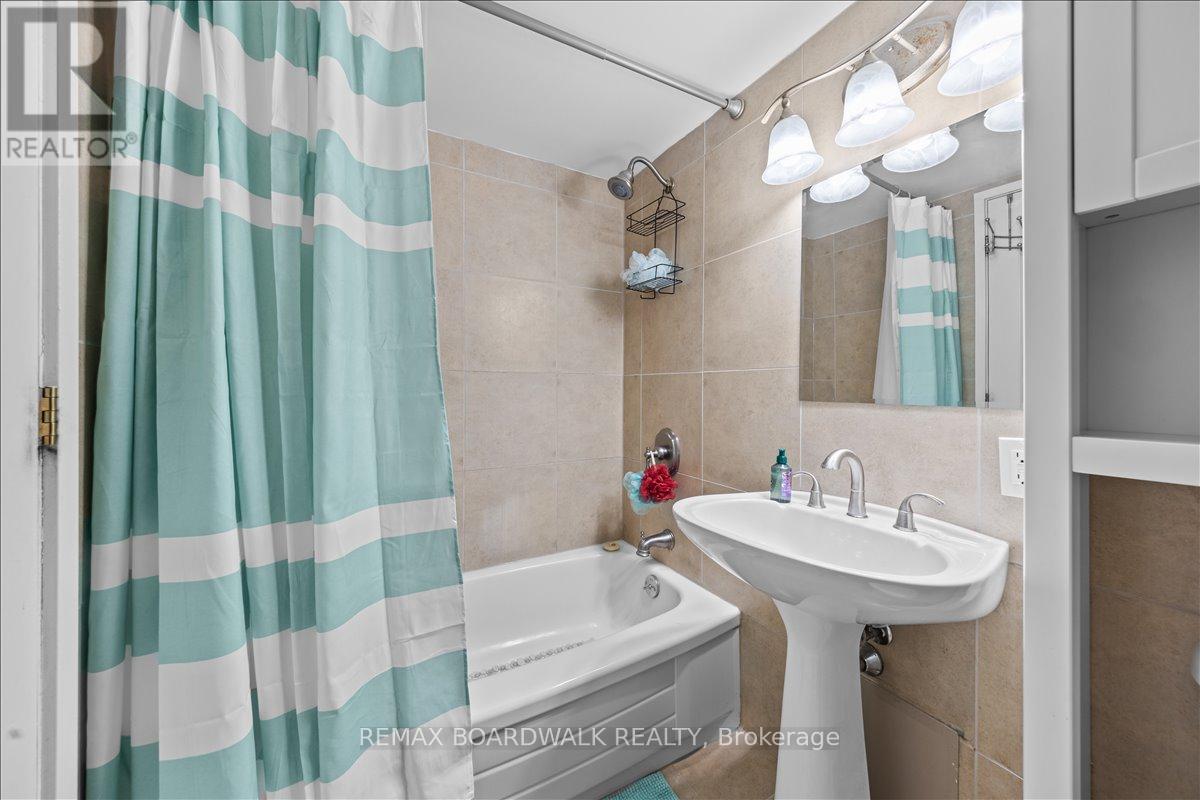 908 - 158a Mcarthur Avenue E, Ottawa, Ontario  K1L 7E7 - Photo 6 - X12924676