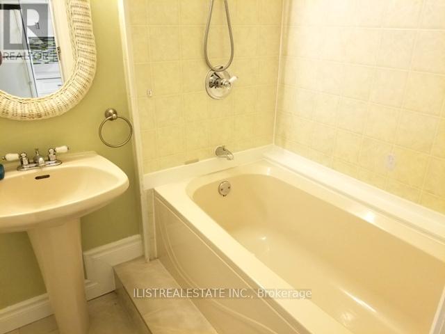 26 Arbutus Crescent, Toronto, Ontario  M1P 1W9 - Photo 16 - E12967478