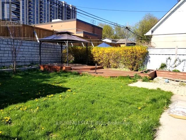 26 Arbutus Crescent, Toronto, Ontario  M1P 1W9 - Photo 4 - E12967478