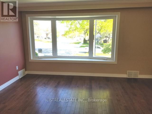 26 Arbutus Crescent, Toronto, Ontario  M1P 1W9 - Photo 9 - E12967478