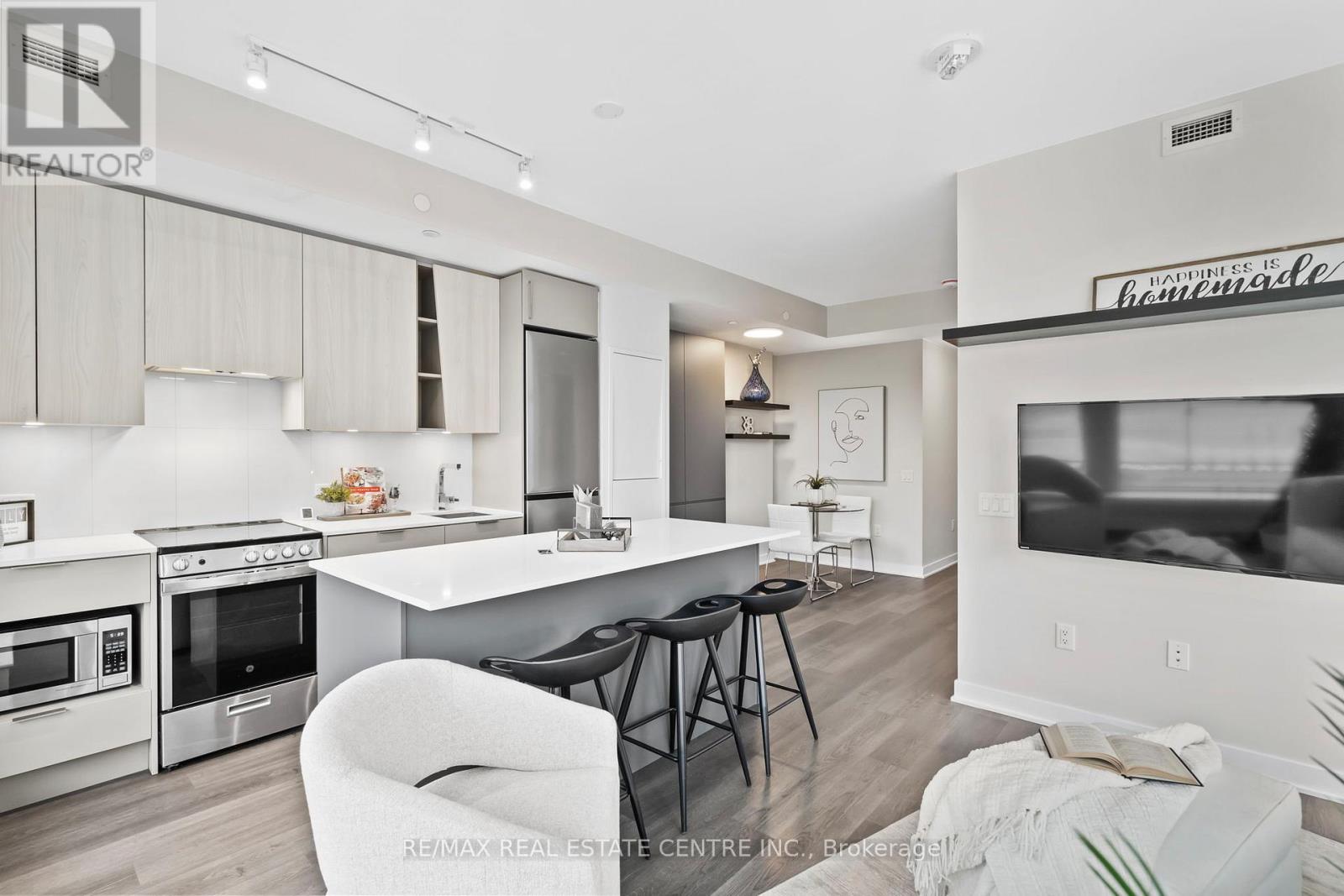 215 - 3900 Confederation Parkway, Mississauga, Ontario  L5B 0M3 - Photo 10 - W12960920