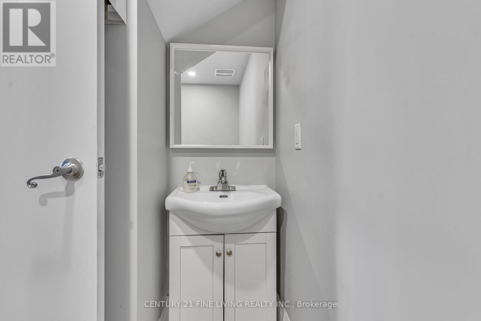 4-205 - 115 Woodstream Boulevard, Vaughan, Ontario  L4L 8K5 - Photo 10 - N12967512