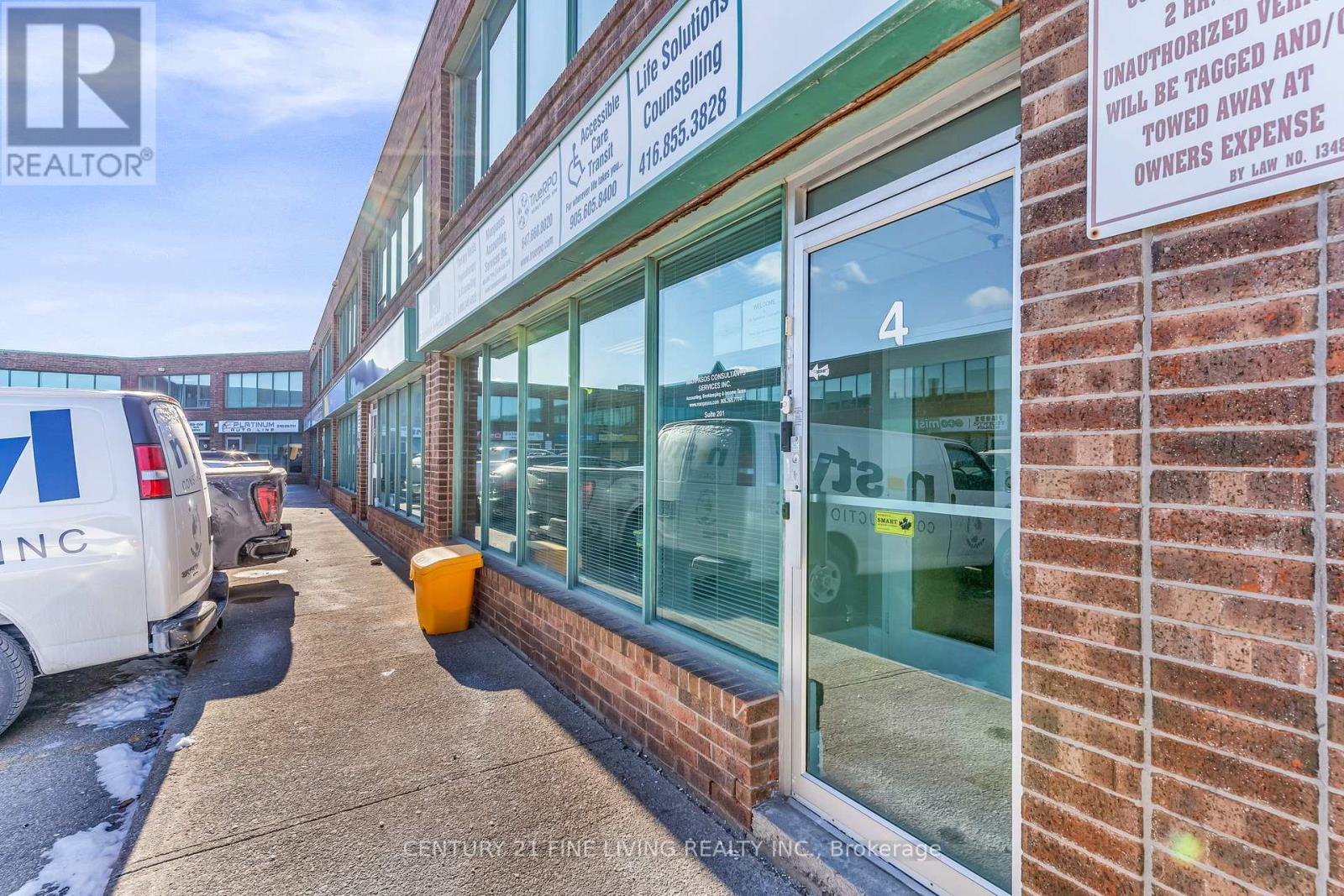 4-205 - 115 Woodstream Boulevard, Vaughan, Ontario  L4L 8K5 - Photo 2 - N12967512