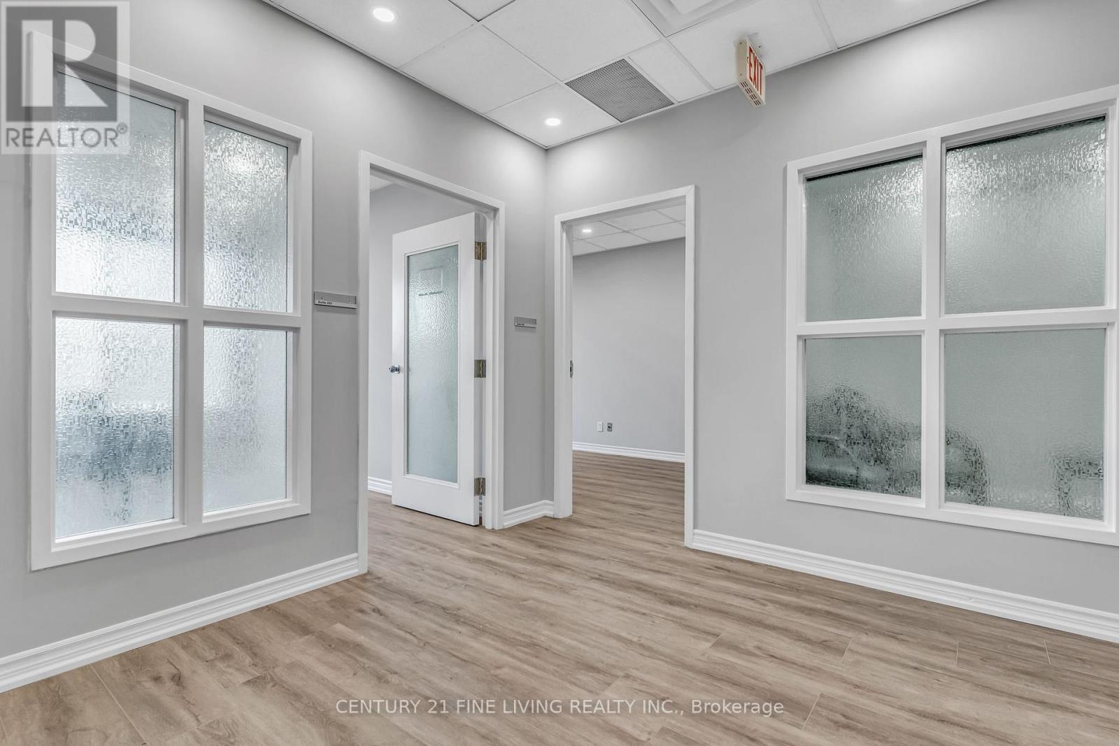 4-205 - 115 Woodstream Boulevard, Vaughan, Ontario  L4L 8K5 - Photo 3 - N12967512