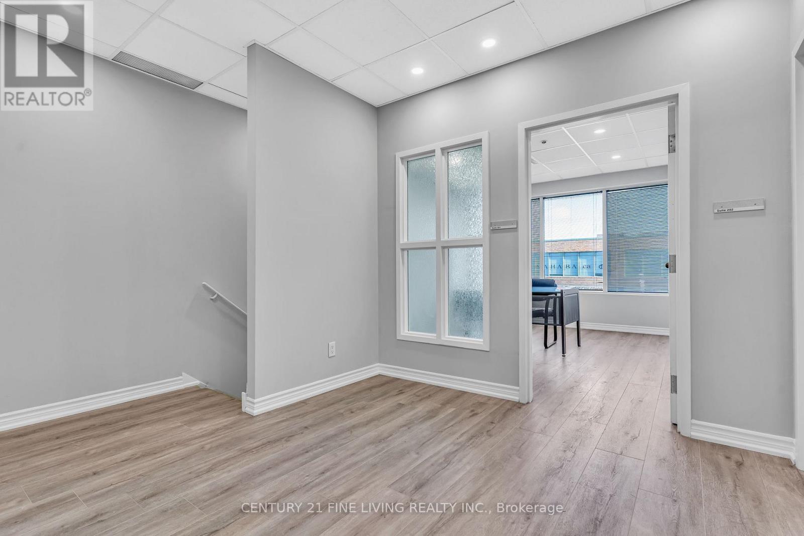 4-205 - 115 Woodstream Boulevard, Vaughan, Ontario  L4L 8K5 - Photo 5 - N12967512