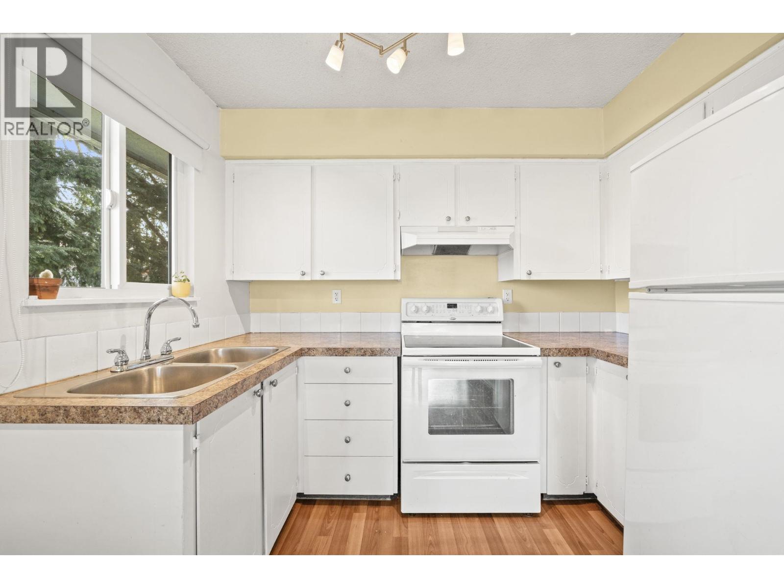 2250 Hawthorne Avenue, Port Coquitlam, British Columbia  V3C 1W8 - Photo 10 - R3107563