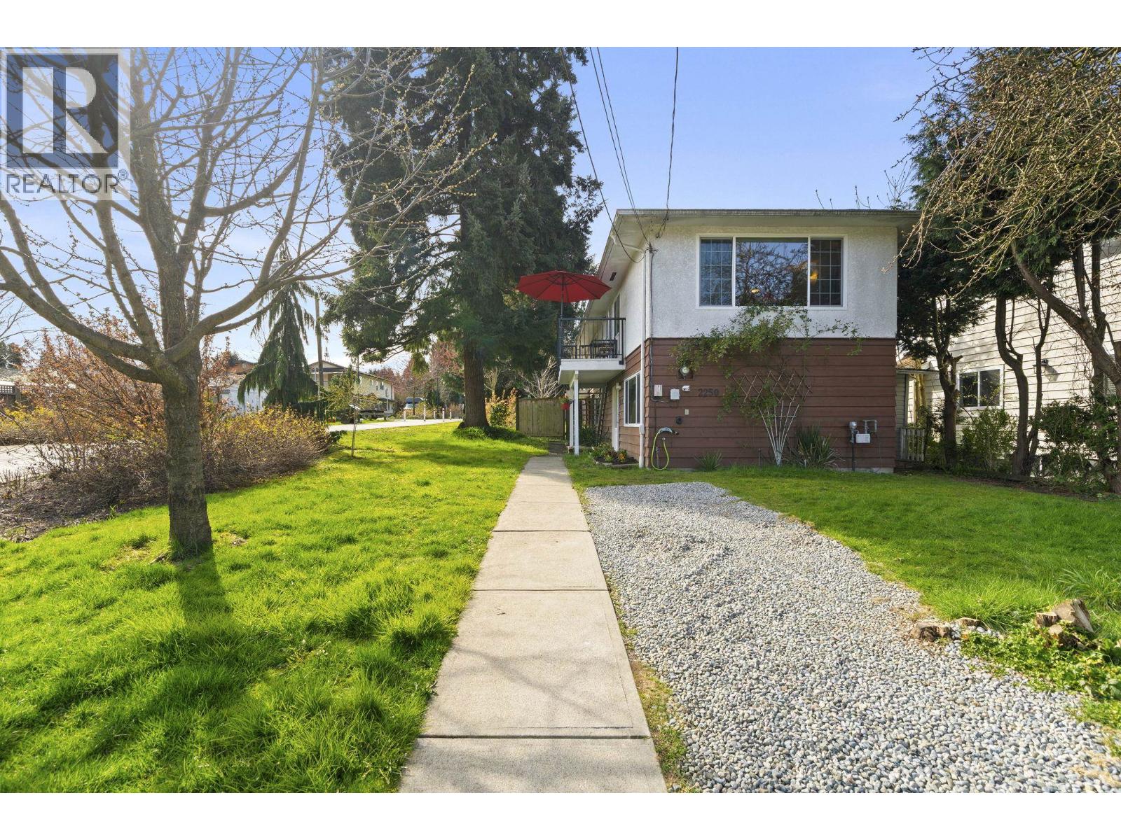 2250 Hawthorne Avenue, Port Coquitlam, British Columbia  V3C 1W8 - Photo 3 - R3107563