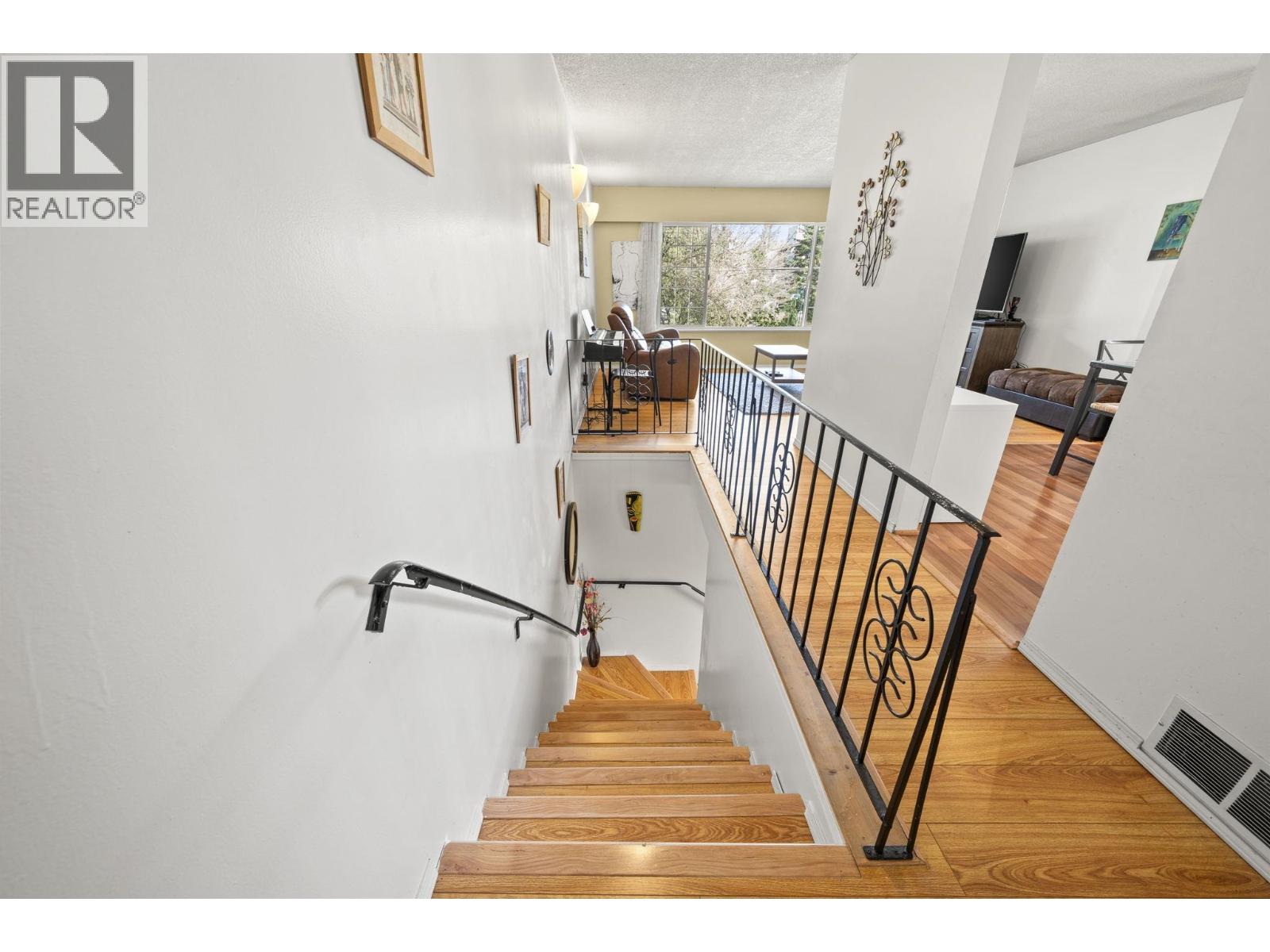 2250 Hawthorne Avenue, Port Coquitlam, British Columbia  V3C 1W8 - Photo 12 - R3107563