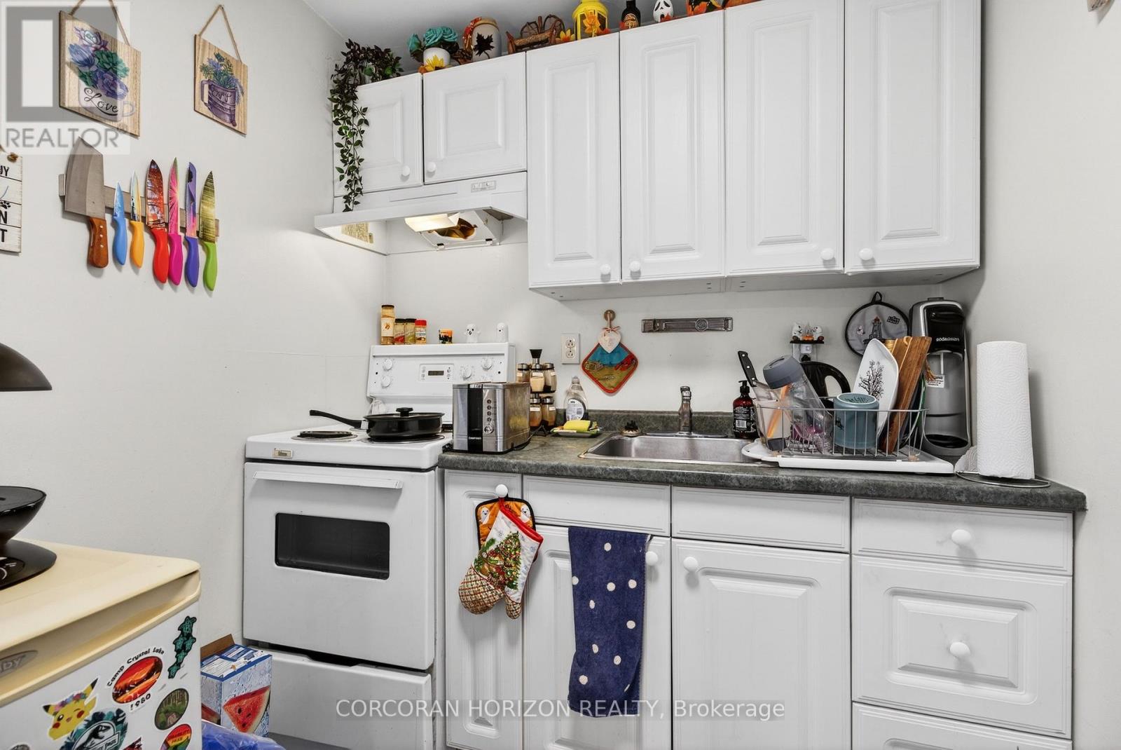 256 Keele Street, Toronto, Ontario M6P 2K3 - Photo 12 - W12967470