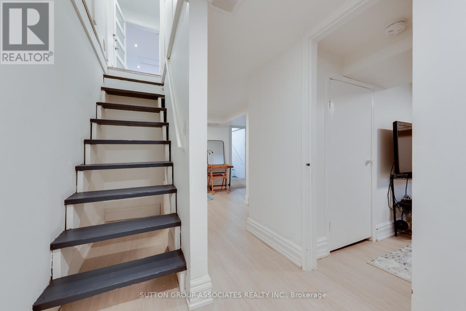 285 Harvie Avenue, Toronto, Ontario  M6E 4L1 - Photo 20 - W12967536