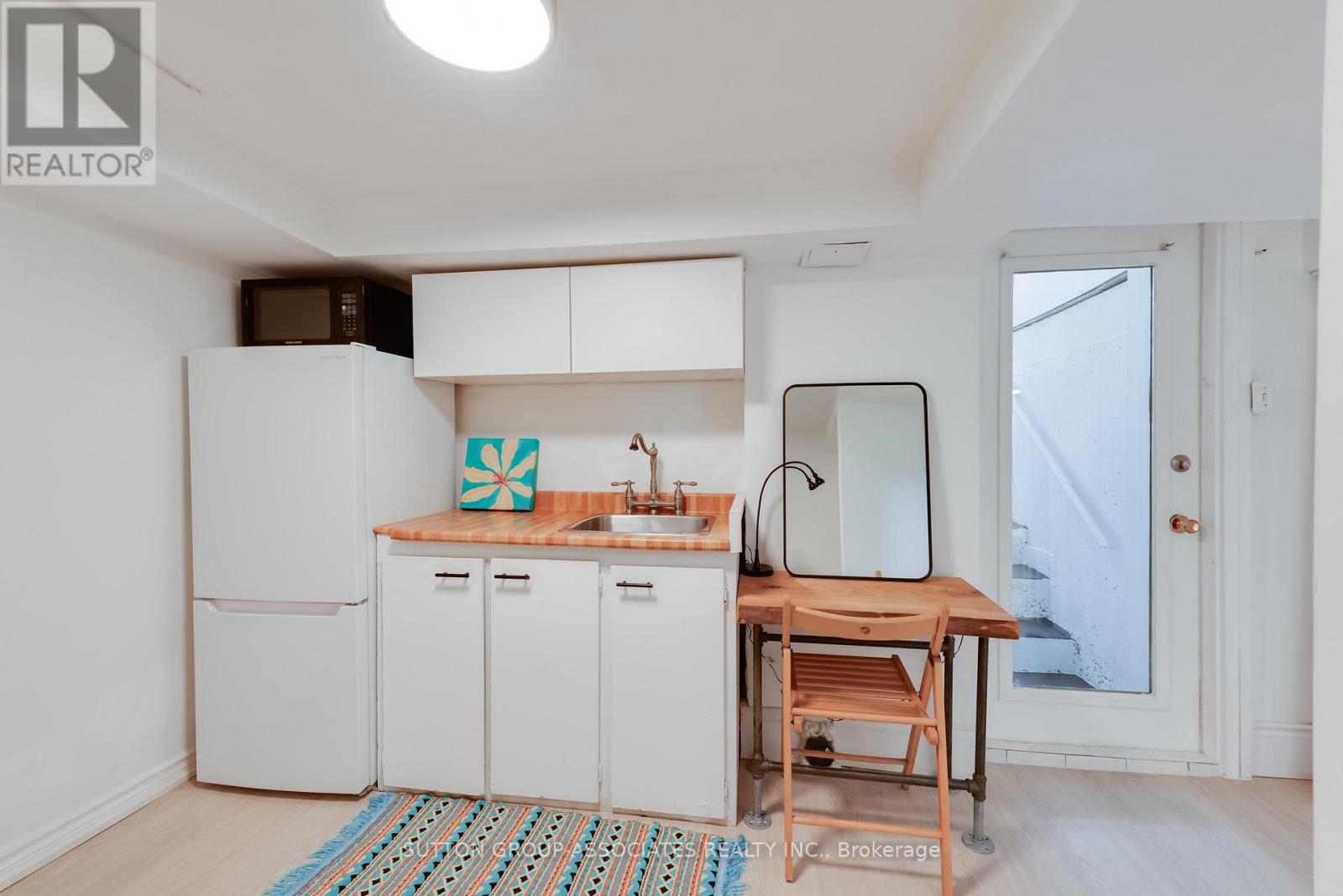 285 Harvie Avenue, Toronto, Ontario  M6E 4L1 - Photo 23 - W12967536