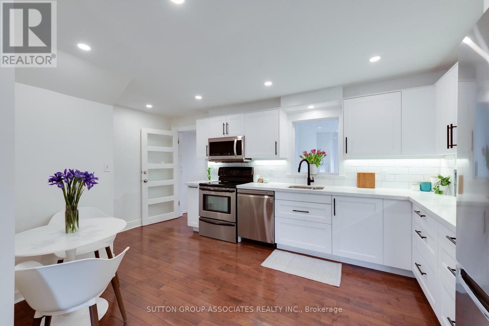 285 Harvie Avenue, Toronto, Ontario  M6E 4L1 - Photo 7 - W12967536