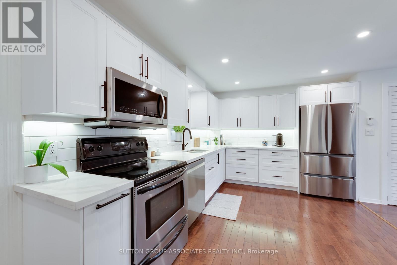 285 Harvie Avenue, Toronto, Ontario  M6E 4L1 - Photo 8 - W12967536