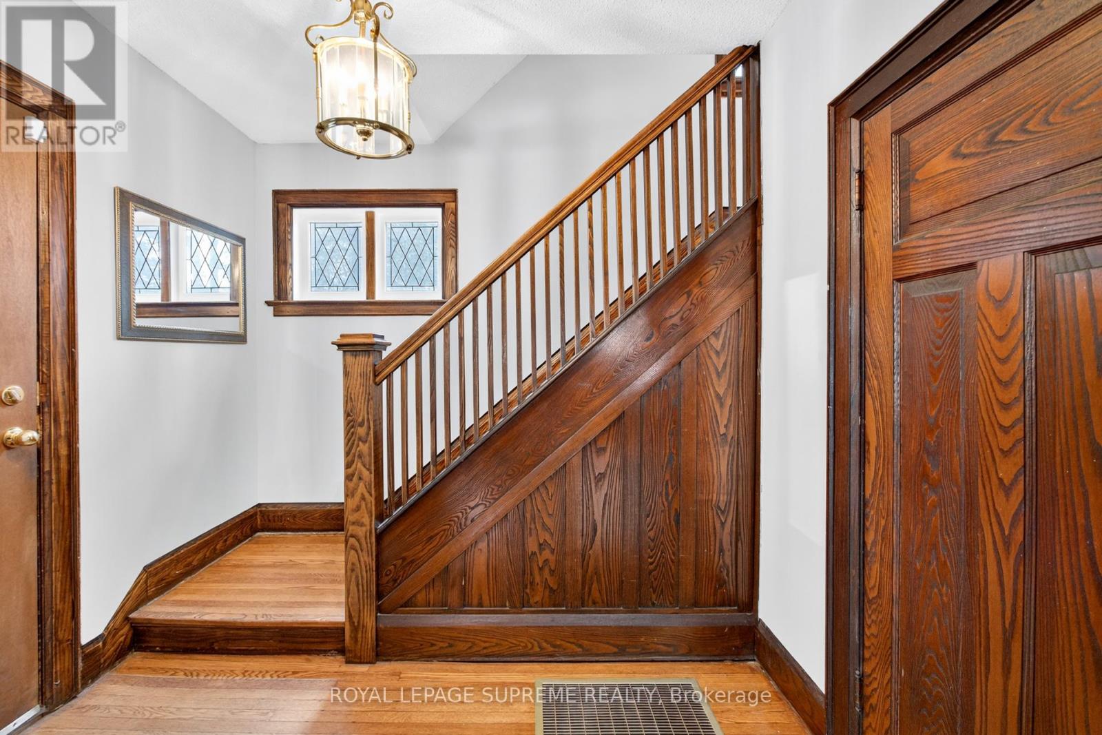 10 King Street Crescent, Toronto, Ontario  M9N 1K6 - Photo 10 - W12967584