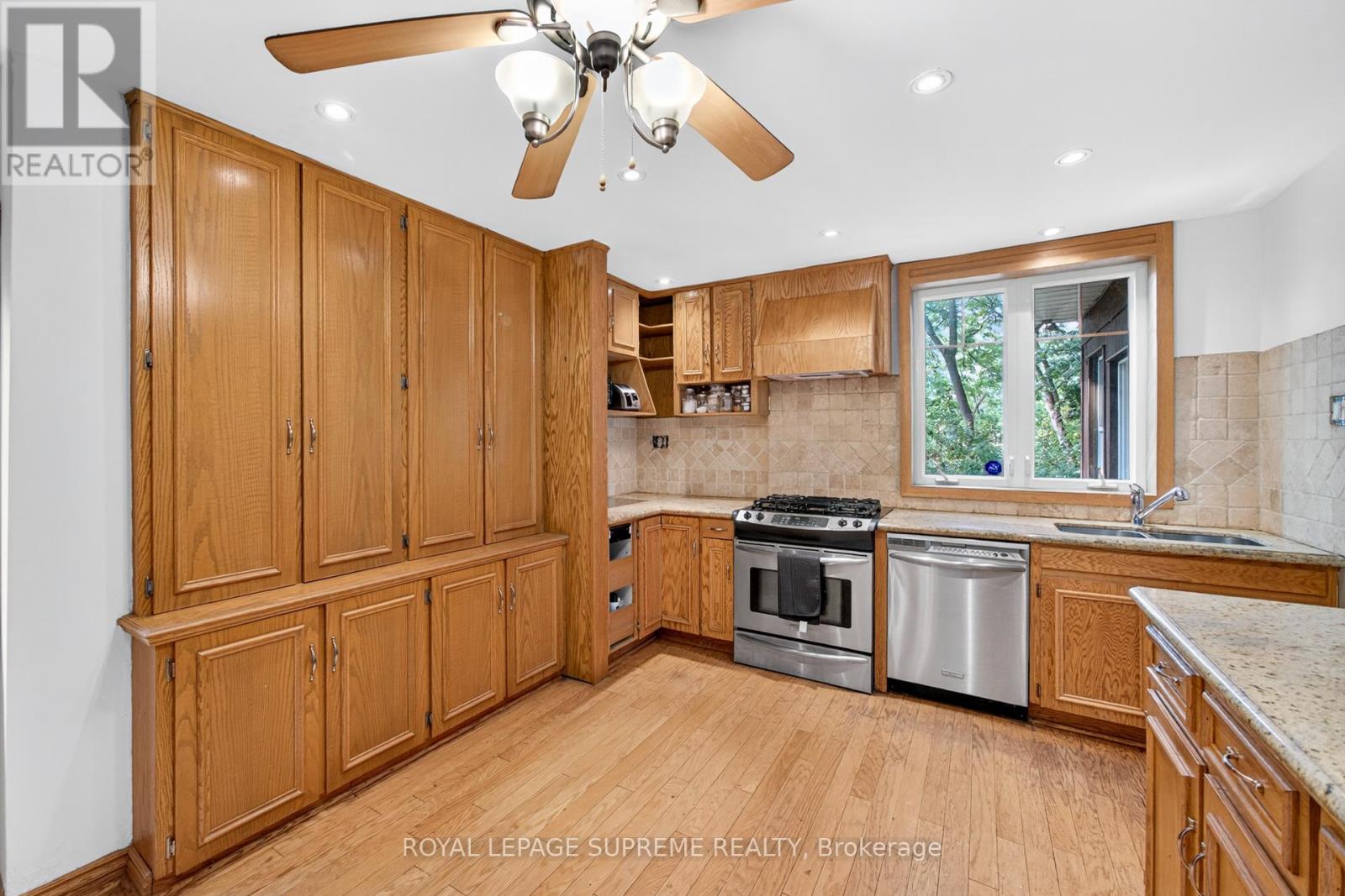 10 King Street Crescent, Toronto, Ontario  M9N 1K6 - Photo 27 - W12967584