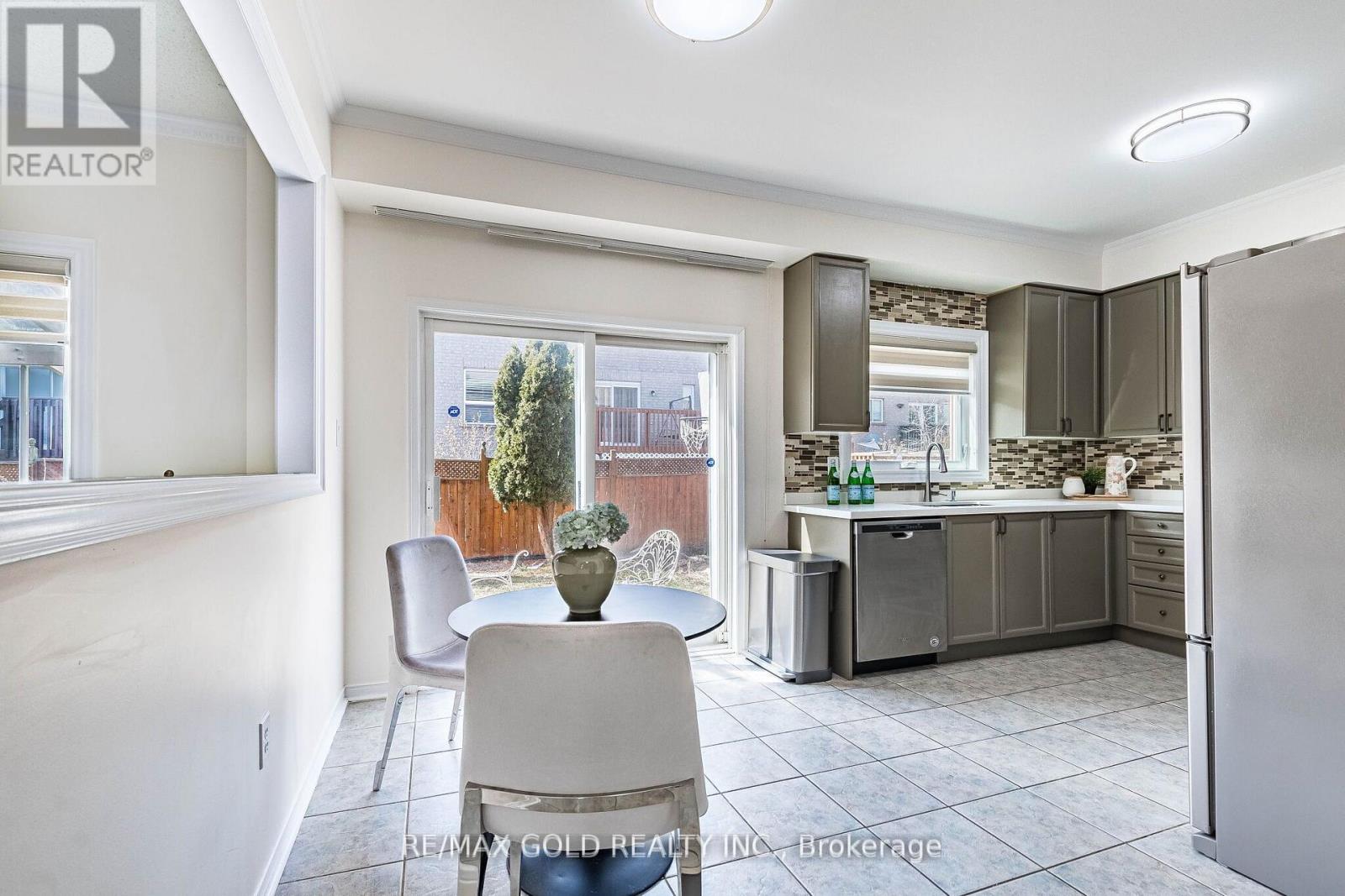 26 Waterdale Road, Brampton, Ontario  L7A 1S3 - Photo 11 - W12967594