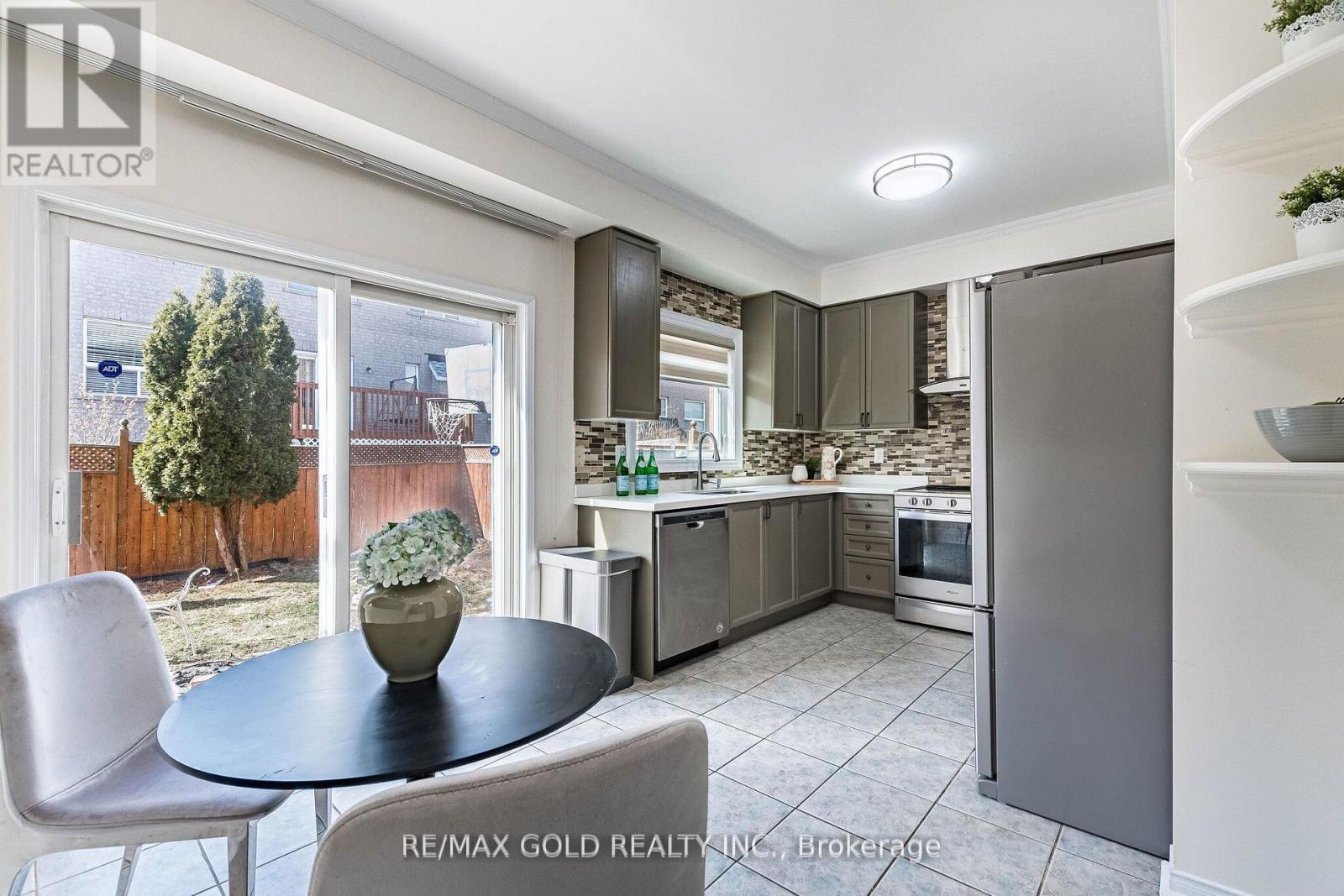 26 Waterdale Road, Brampton, Ontario  L7A 1S3 - Photo 12 - W12967594