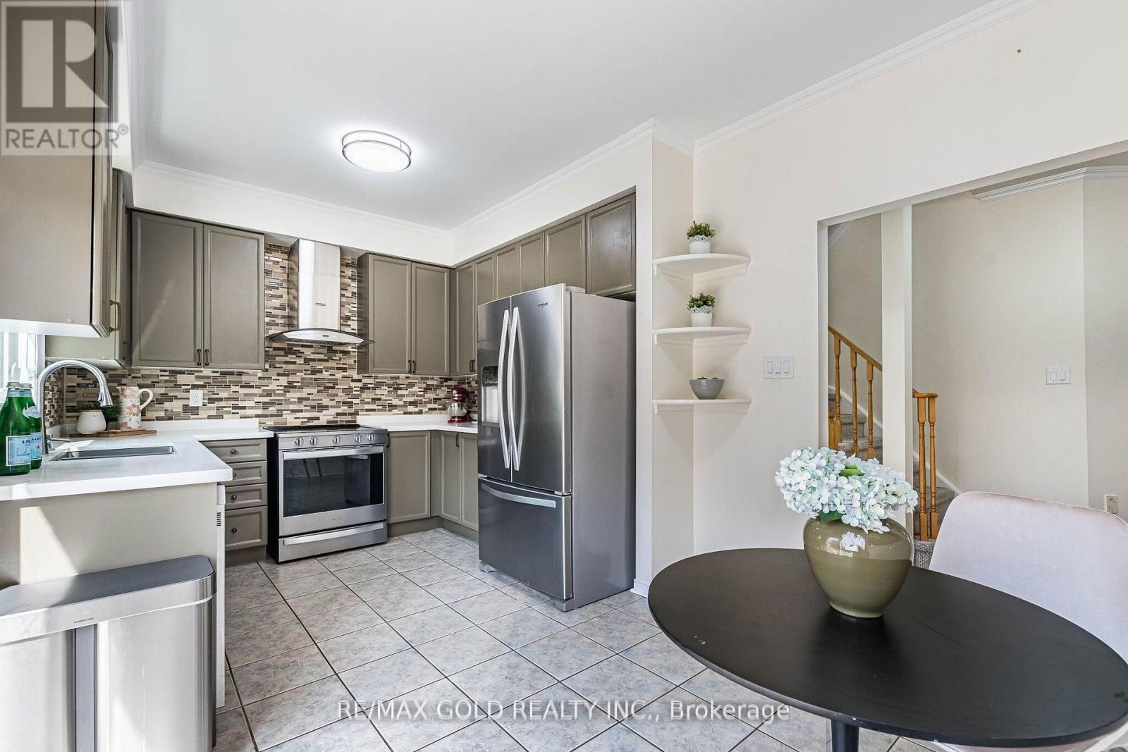 26 Waterdale Road, Brampton, Ontario  L7A 1S3 - Photo 13 - W12967594