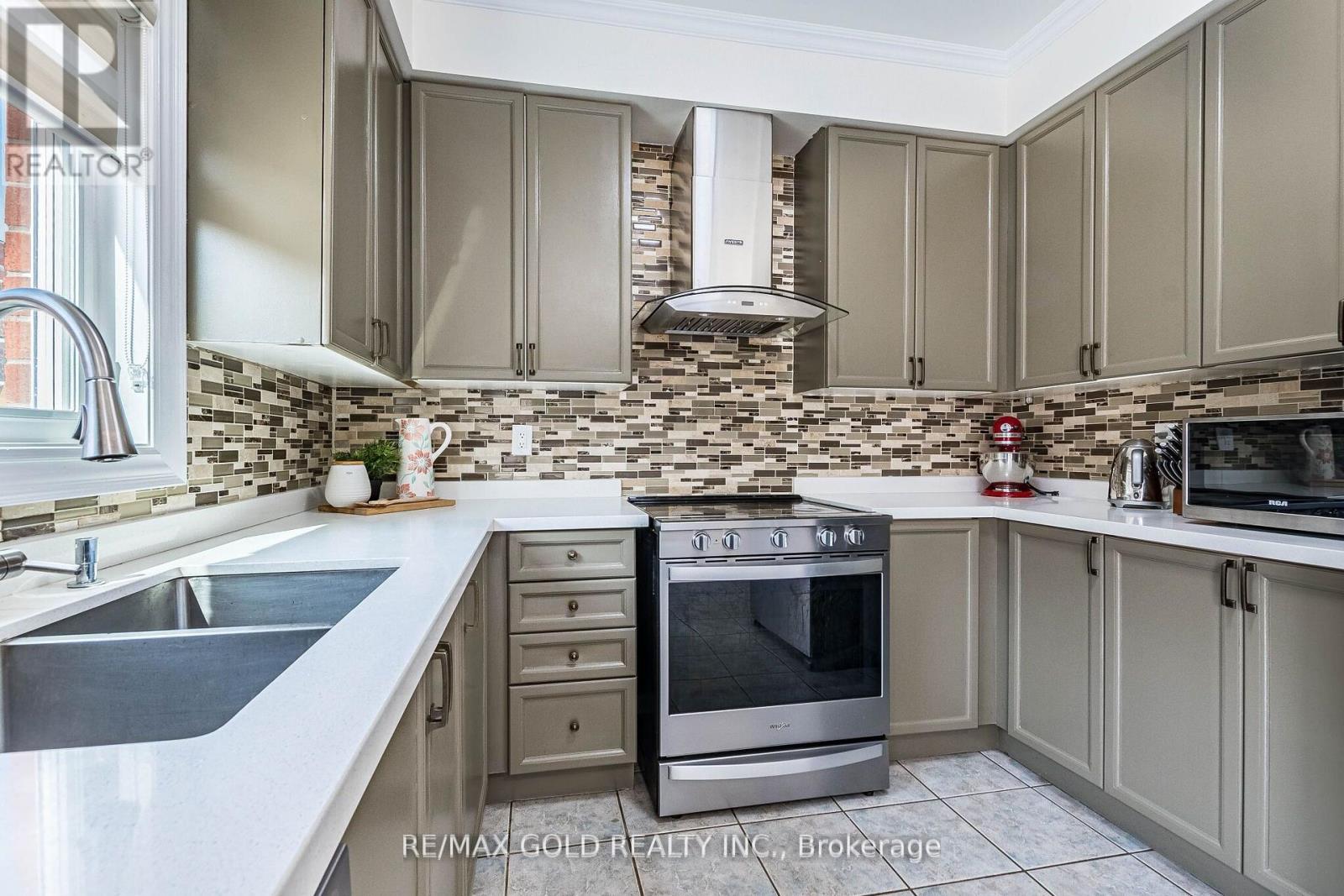 26 Waterdale Road, Brampton, Ontario  L7A 1S3 - Photo 15 - W12967594