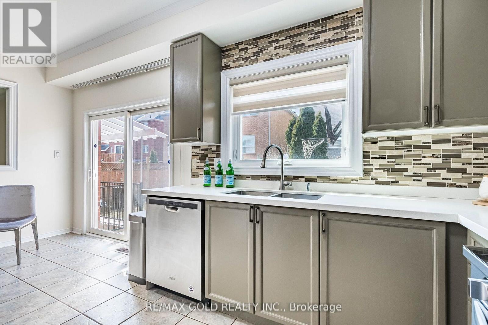 26 Waterdale Road, Brampton, Ontario  L7A 1S3 - Photo 16 - W12967594