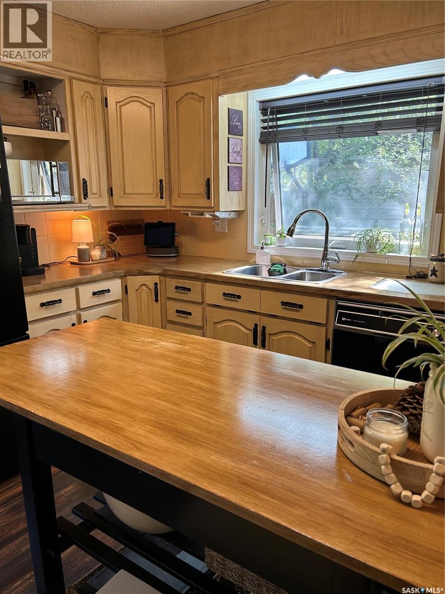 1533 Thorn Crescent, Estevan, Saskatchewan  S4A 1N7 - Photo 4 - SK032249