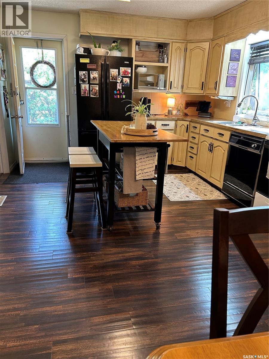 1533 Thorn Crescent, Estevan, Saskatchewan  S4A 1N7 - Photo 5 - SK032249