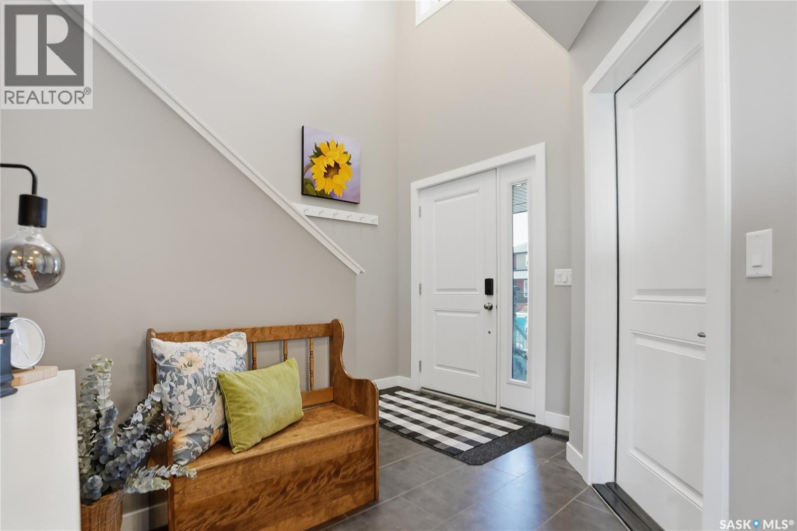 527 Maple Crescent, Warman, Saskatchewan  S0K 4S2 - Photo 2 - SK032201