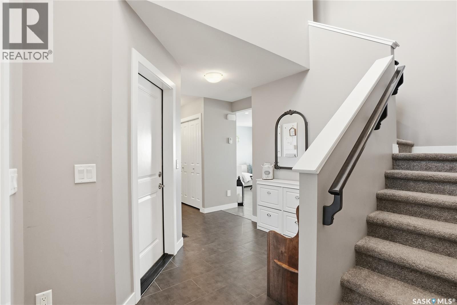 527 Maple Crescent, Warman, Saskatchewan  S0K 4S2 - Photo 3 - SK032201