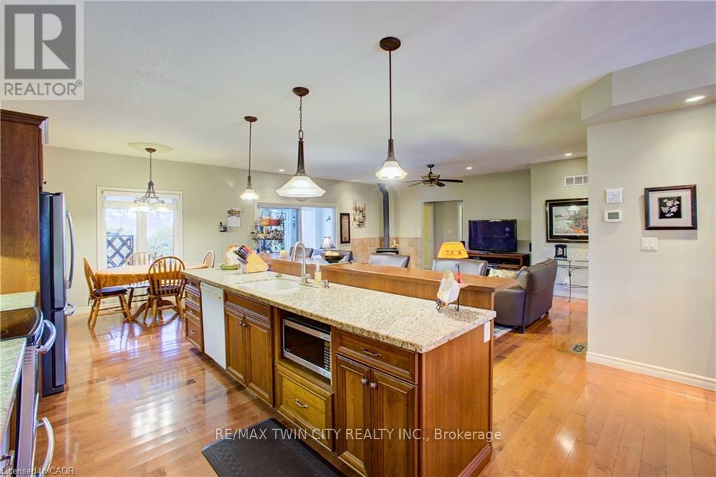 122287 Concession 8 Road, West Grey, Ontario  N0G 1C0 - Photo 18 - X12967480