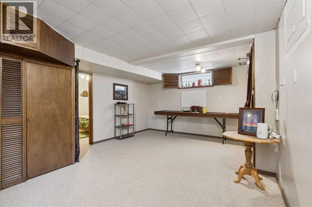 12 Westwood Crescent SW, Calgary, Alberta  T3C 2W6 - Photo 17 - A2298134