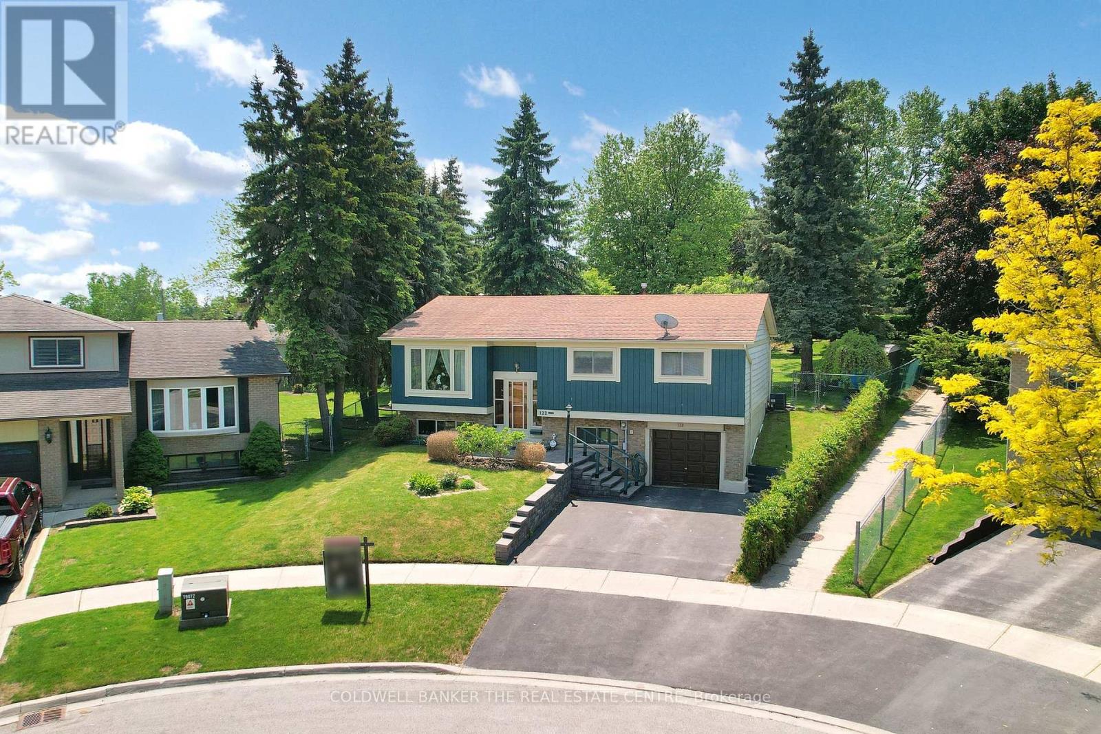 122 Valleyview Crescent W, Bradford West Gwillimbury, Ontario  L3Z 1S7 - Photo 2 - N12953488