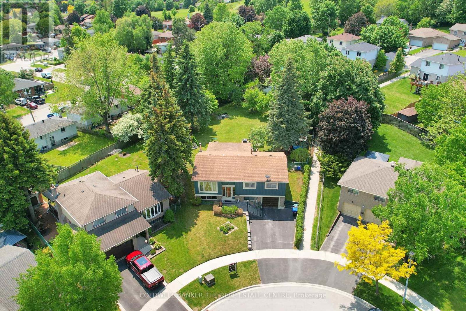 122 Valleyview Crescent W, Bradford West Gwillimbury, Ontario  L3Z 1S7 - Photo 3 - N12953488