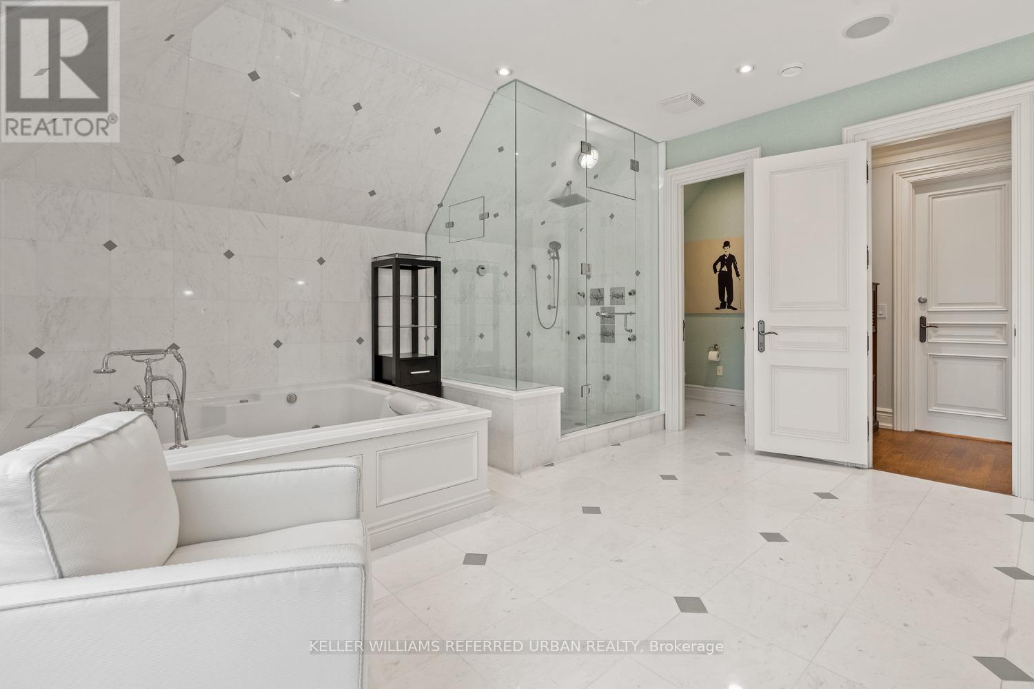 6 Bayview Wood, Toronto, Ontario  M4N 1R7 - Photo 19 - C12731680