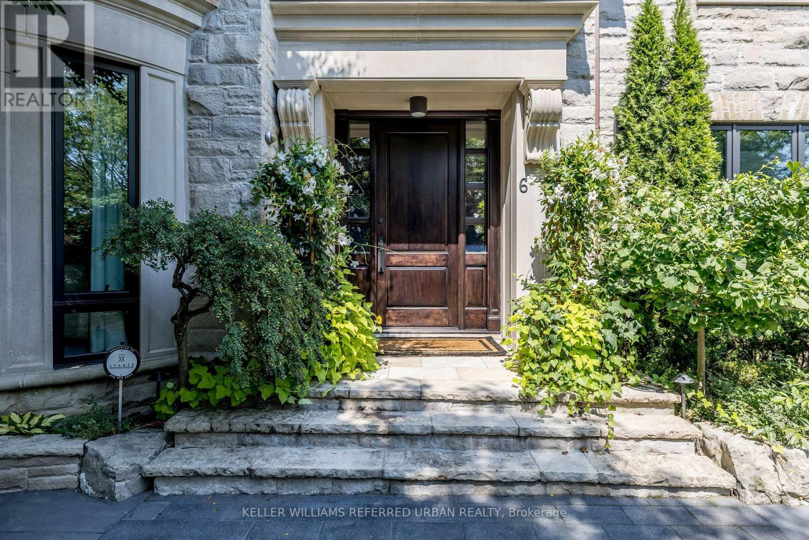 6 Bayview Wood, Toronto, Ontario  M4N 1R7 - Photo 4 - C12731680